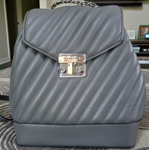 MICHAEL KORS Rose Medium Backpack - Picture 2 of 12